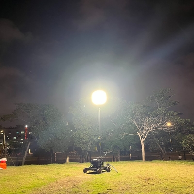 800W 스테인리스 스틸 삼각대 임대 LED 휴대용 조명탑 건설 조명