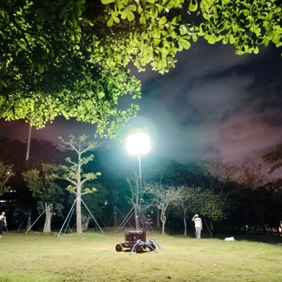 800W 스테인리스 스틸 삼각대 임대 LED 휴대용 조명탑 건설 조명